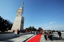 5. 3. 2019, Tirana – Predsednik Pahor obisk v Albaniji sklenil z obiskom mesta Kruje - polaganje venca (Daniel Novakovi/STA)
